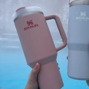 Stanley 40 oz quencher in “pink dusk”